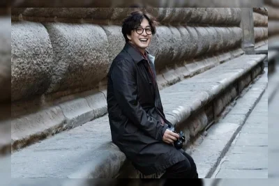 Bae Yong-joon dan Istri Park Soo-jin Tampil di Singapura, Penampakan Langka