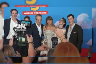 Taylor Swift Hadiri Premiere Toy Story 5 di Hollywood