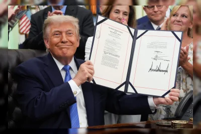 Trump Teken Undang-Undang Alokasi Hampir $70 Miliar untuk Penegakan Imigrasi