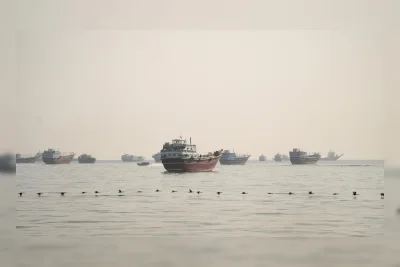 Iran Ancam Targetkan Semua Kapal yang Melintasi Selat Hormuz