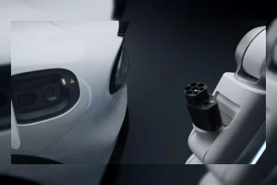 Xiaomi Luncurkan Lengan Robotik Otomatis Isi Ulang Mobil Listrik di Rumah