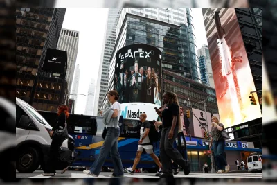 Spacex Melonjak 25% di Debut Wall Street, Elon Musk Jadi Triliuner Pertama