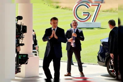 Macron Peringatkan Iran Jangan Memungut Biaya di Selat Hormuz