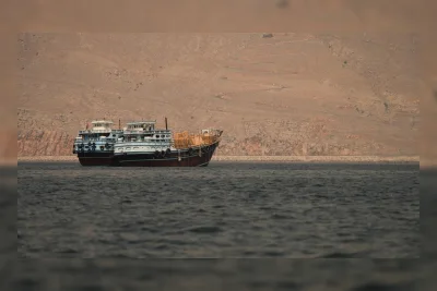 Masa Depan Selat Hormuz Masih Belum Pasti Meski Lalu Lintas Kapal Mulai Meningkat