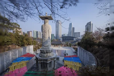 Program Tur Bersertifikat Seoul Tampilkan Sisi Lain Kota Lewat Meditasi dan Kuil Buddha