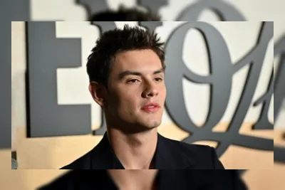 Louis Partridge Buka Suara soal Rumor James Bond