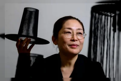 Menjahit Semangat Korea: Desainer Kostum Lee Jin-hee Bawa Hanbok ke Panggung Dunia