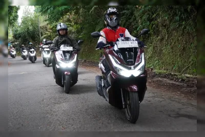 Posisi Duduk Saat Naik Motor yang Benar Bisa Kurangi Risiko Kecelakaan