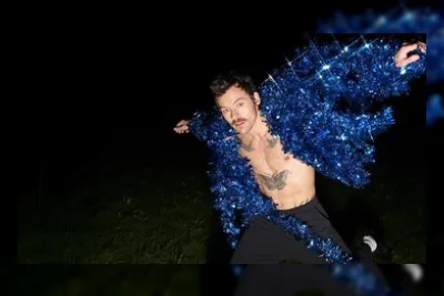 Harry Styles Tersedak Air hingga Ambruk saat Konser di London