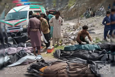 Bus Kelebihan Muatan Jatuh ke Jurang di Pakistan, 40 Tewas