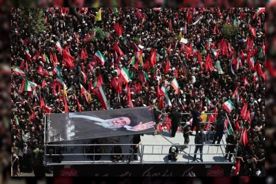 Ribuan Pelayat Padati Prosesi Pemakaman Pemimpin Tertinggi Iran Ali Khamenei