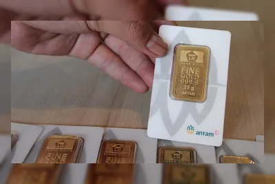 Harga Emas Antam Hari Ini Turun Rp14.000, Buyback Lebih Dalam