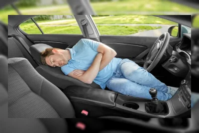 Cara Aman Tidur di Dalam Mobil Saat Perjalanan Jauh, Hindari Risiko Berbahaya
