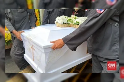Peti Jenazah Temon Dibawa ke TPU Tanah Kusir usai Ibadah Pelepasan