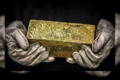 Harga Emas Rontok ke Bawah US$4.000/Troy Ons, Jual atau Beli?
