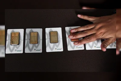 Harga Emas Antam Hari Ini Turun Rp20.000, Buyback Lebih Dalam