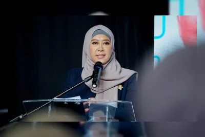 Meutya Ungkap Aliran Dana Judol di Rekening Bank dan e-Wallet