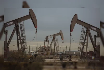 Konflik Hormuz Memanas, Harga Minyak Bertahan di Level Tertinggi