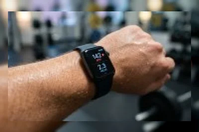UE Beri Pengecualian Aturan Baterai Lepas untuk Smartwatch, Fitness Tracker, dan Earbud