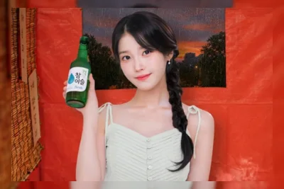 IU Tampil Memukau di Iklan Soju Usai Konfirmasi Putus dengan Lee Jong-suk