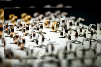 Harga Emas Perhiasan Merosot ke Rp2.201.000 per Gram Hari Ini 18 Juli 2026