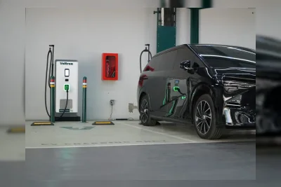 Voltron Resmikan Charging Hub Terbesar di Puri Indah, Isi Daya Mobil Listrik hingga 80 Persen dalam 12 Menit