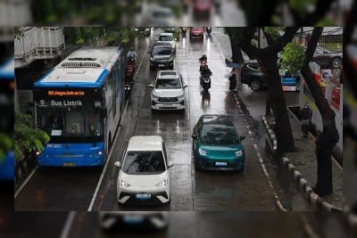 Tutup Akhir Pekan, Jakarta Diprediksi Turun Hujan