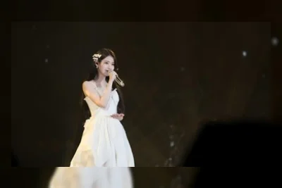 Gangguan Telinga Memburuk, IU Tunda Konser dan Rilis Album