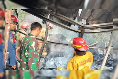 Kebakaran Lumat Toko Aksesoris Motor di Bogor, Dipicu Korsleting Listrik