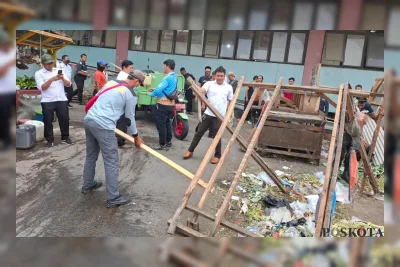 Pedagang Liar di Pasar Cisalak Depok Ditertibkan, Lapak Berdiri di Atas Saluran Air