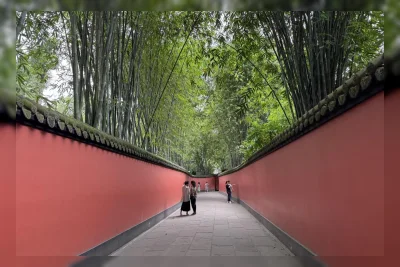 Pesona Slow Living dan Pedasnya Chengdu Memikat Wisatawan Korea