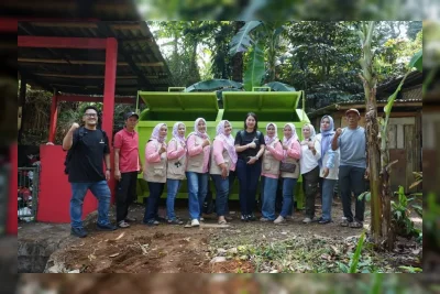 Deltalube Salurkan Bantuan Kontainer Sampah untuk Warga Bogor, Dorong Lingkungan Lebih Bersih