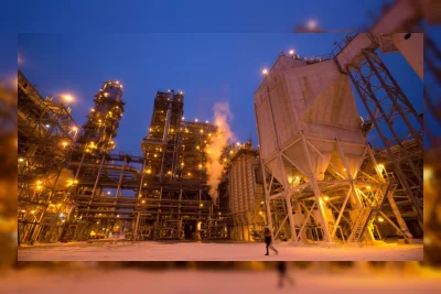 Ukraina Klaim Serang Kilang Minyak Terbesar Rusia Milik Lukoil