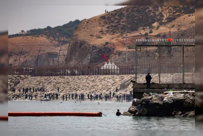 Spanyol Pasang Penghalang Laut di Perbatasan Ceuta-Maroko Setelah Gelombang Migran Tewaskan 67 Orang