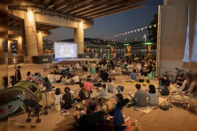Seoul Ubah Bawah Jembatan Han River Jadi Bioskop Gratis