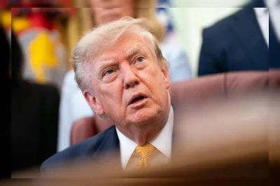 Trump Klaim AS dan Iran Bahas Pembukaan Kembali Selat Hormuz