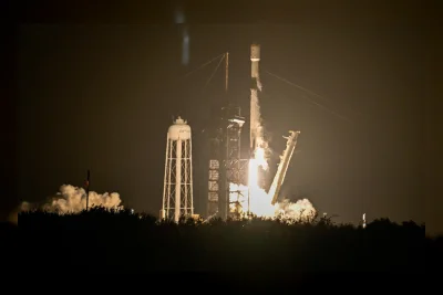 Roket SpaceX yang Mati Tabrak Bulan dan Ciptakan Debu