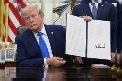 Trump Teken Proklamasi Tarif 15% untuk Produk Turunan Polisilikon