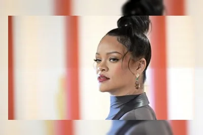 Rihanna Tampil Mencolok di Parade Crop Over Festival 2026