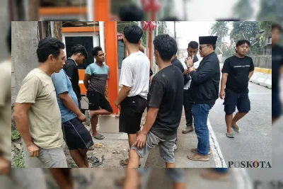 Sopir Ekspedisi Protes Palang Parkir Berbayar di Kawasan Industri Serang