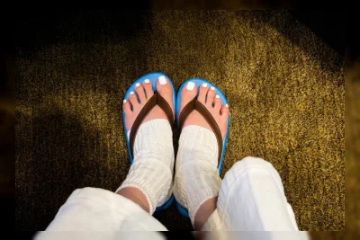 Socks dengan Flip-Flops: Tren Fashion Baru Anak Muda Korea