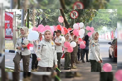 Satpol PP Tangerang Bagikan 500 Bendera untuk Sambut HUT ke-81 RI