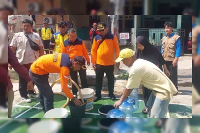 Warga Tangsel Terdampak Kekeringan Terima 339.200 Liter Air Bersih