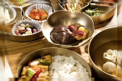 Gyeongbok Palace Gelar Tur Malam Hari dengan Kuliner Kerajaan