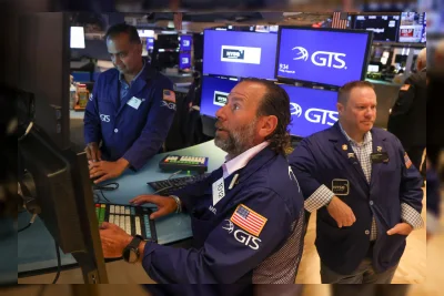 Wall Street Melemah, Harga Minyak Naik dan Sikap Hawkish Fed Tekan Saham
