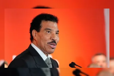 Lionel Richie Sempat Dirawat di ICU, Kondisinya Kini Stabil