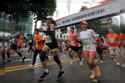 Seoul Pindahkan Program Olahraga Pagi ke Taman Kota Musim Gugur Ini