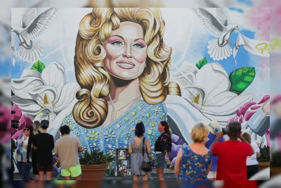 Duka Ganda Feminis: Dolly Parton dan Gloria Steinem Wafat Beruntun