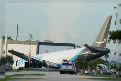 Pesawat Kargo Amazon Keluar Landasan di Miami, 5 Orang Tewas