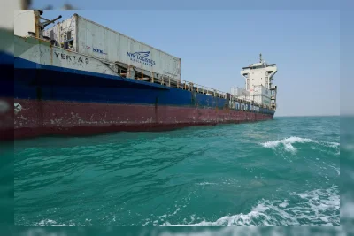 Lalu Lintas Kapal di Selat Hormuz Anjlok ke Titik Terendah Sejak Mei